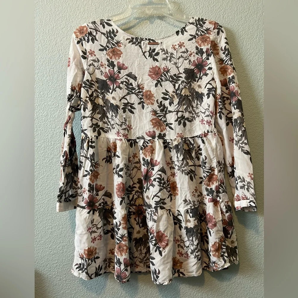 Kendall & Kyle Floral Top - Picture 4 of 6
